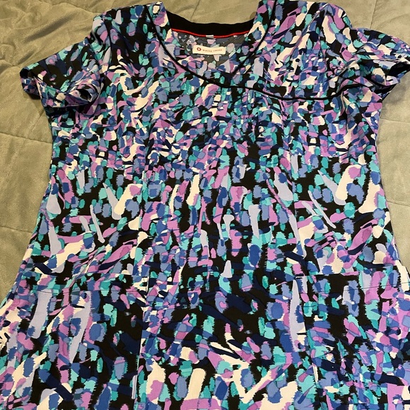 Women’s used scrub top med - Picture 1 of 1